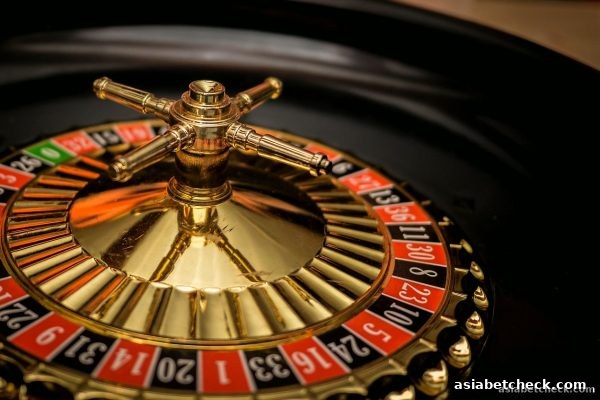 亚洲博彩公司揭秘：足球直播互动紧张感的破解之道